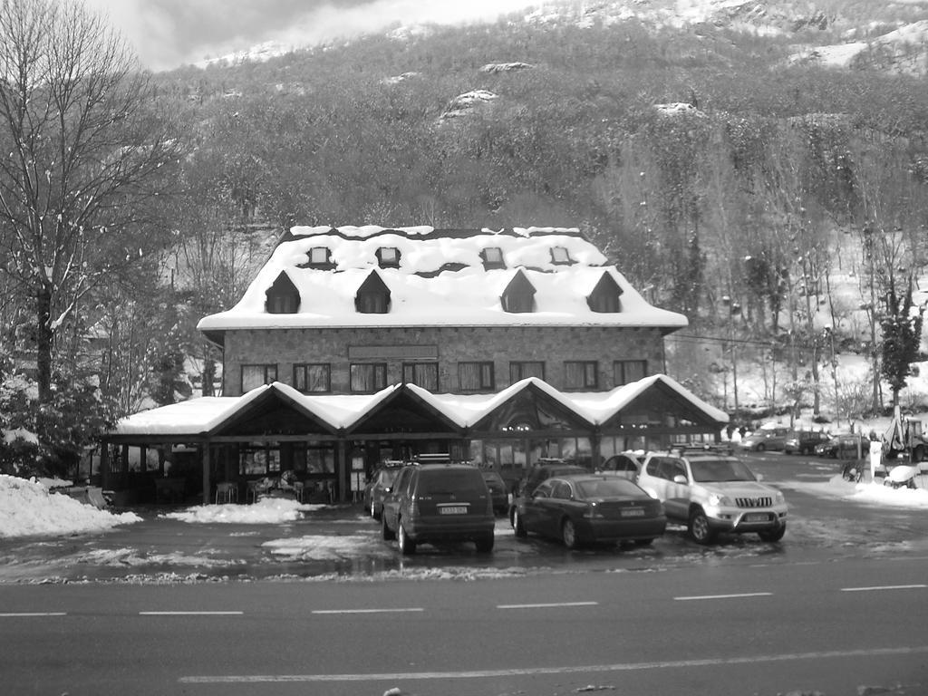 Ostau Dera Nheu Hotel Les Eksteriør billede